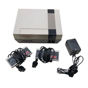 NINTENDO CONSOLE NES 001- Original Front Loader - 2 Controller TESTED working - Picture 1 of 23