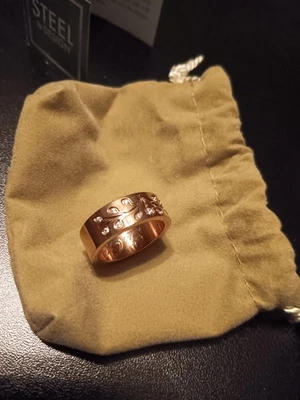 Anillo Acero Por Diseño QVC Color Dorado Diseño Hoja Talla 11? Foto 1 de 4