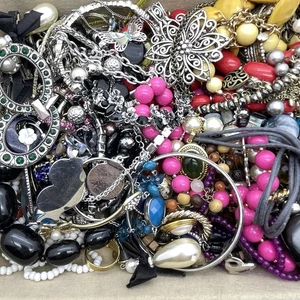 3 Lb Jewelry Lot - Vtg To Now - All Wearable Mixed Styles Resale Mystery Bag F - Picture 1 of 7