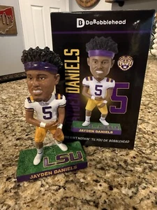 JAYDEN DANIELS 2024 LEAF DABOBBLEHEAD BOBBLEHEAD EXCLUSIVE ROY LSU SSP IN HAND - Picture 1 of 2