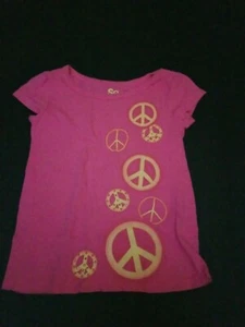Girl's pink SO xs/s 7/8 pink short sleeve t shirt peace signs - Picture 1 of 1