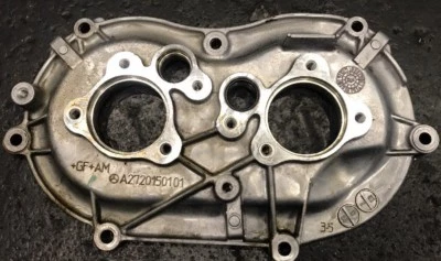 Cubierta delantera derecha del cabezal del motor MERCEDES-BENZ OEM ML350 W164 (temporización) - A2720150101 Foto 1 de 4