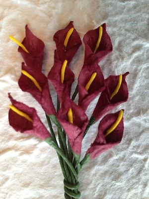 10 Lirios Lirio Cala Hecho a Mano Papel Morera Borgoña Flores Favores de Boda Foto 1 de 3