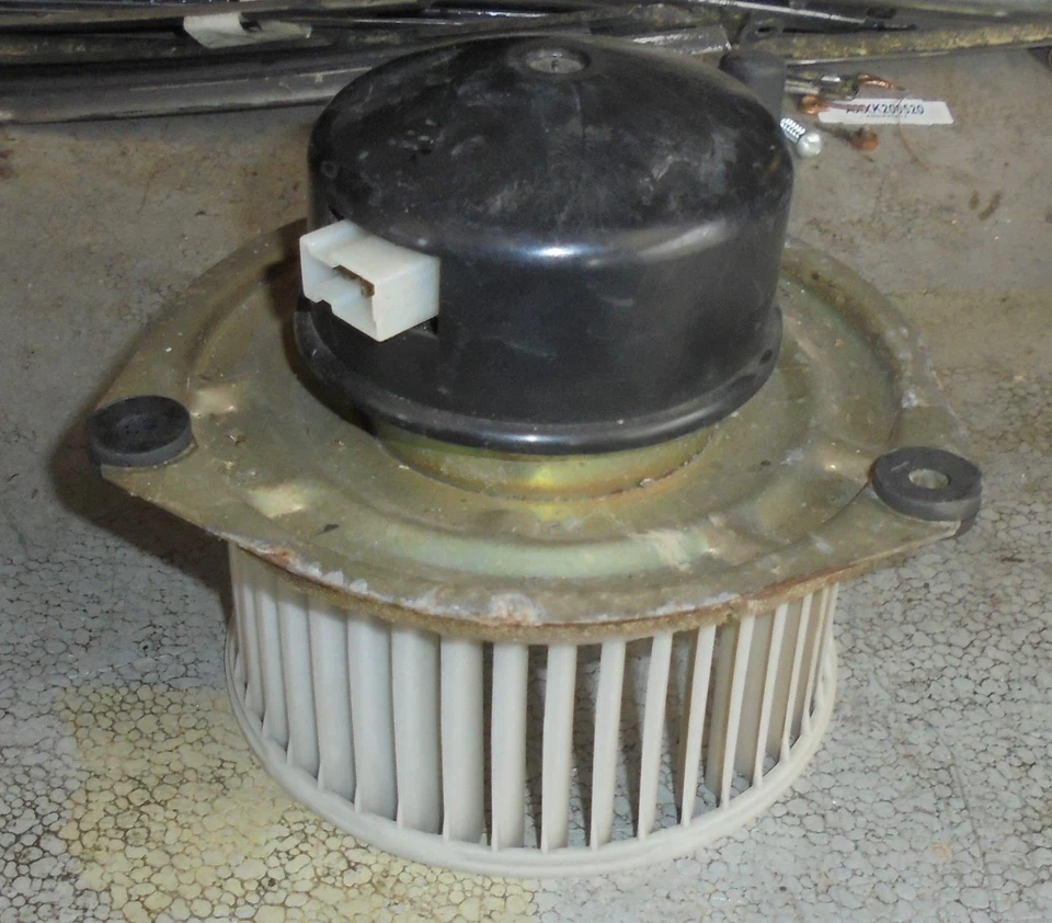 Motor soplador camioneta Nissan 1991 fabricante de equipos originales Foto 1 de 1