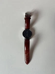 Daniel Wellington Uhr Herren, braun, schwarz-weißes Ziffernblatt, gebraucht - Bild 1 von 3