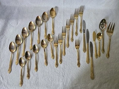 Juego de cubiertos vintage chapados en oro inoxidable galvanizado Foto 1 de 4
