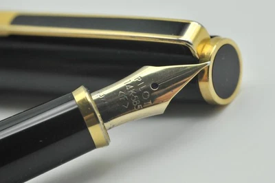 Pluma Estilográfica Pilot Personalizada De Colección 14K Plumín Fino Negra con Convertidor Exc W11048 Foto 1 de 4