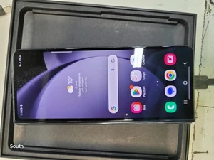 Galaxy Z Fold5 - 512GB - Gray - Picture 1 of 4