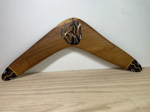Australian Wooden Boorahbee Boomerang Hand Painted Kangaroo - Picture 1 of 6