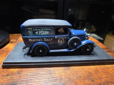1931 MORTON SALT PANEL DELIVERY TRUCK DANBURY MINT 1:24 WITH DISPLAY CASE - Image 1 of 4