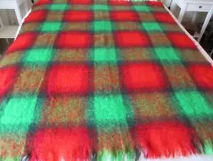 VINTAGE LOCH REYEM AUSTRALIA MOHAIR LARGE THROW RUG BLANKET RED GREEN SQUARES - Picture 1 of 1