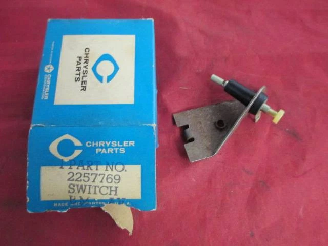 Interruptor Brake Lite 61 Plymouth Dodge Desoto Newport Windsor NOS MOPAR 2257769 Foto 1 de 1