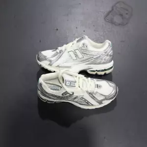 Sale marino New Balance 1906R argento metallizzato - Foto 1 di 5