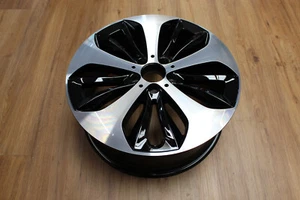 Llanta original Mercedes en 7,5x19 pulgadas et53 5x112 A2474013600 GLA GLB A247 - Imagen 1 de 9