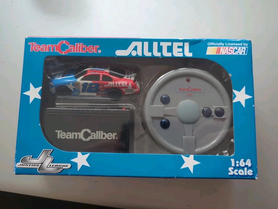 NUEVO EQUIPO CALIBRE 1:64, Ryan Newman 2004 (Alltel - Liga de la Justicia) Diecast Foto 1 de 2