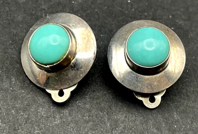 Pendientes de plata de ley 925 con clip de botón turquesa de la Bella Durmiente marcados con Foto 1 de 4