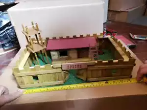 Vintage Holz Fort Apache Made in Argentina Rare Mini Juegos 1980 not timpo - Bild 1 von 4