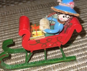 Trineo vintage con adorno navideño madera años 60 con niña 4 x 5 - Imagen 1 de 3