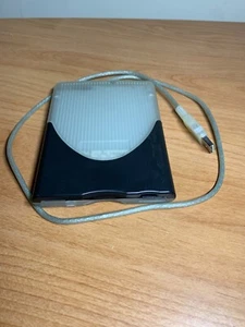 SmartDisk FDUSB-M VST 3.5" 1.44MB External USB Floppy Disk Drive YD-8U10 - Afbeelding 1 van 4