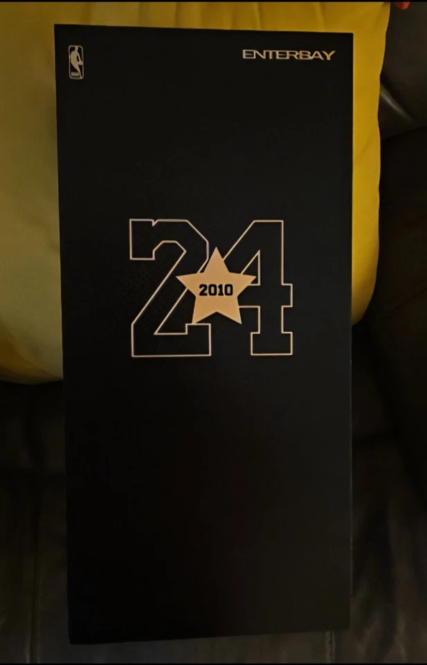 Enterbay NBA Los Angeles Lakers Kobe Bryant 24 2010 Real Masterpiece US Stock!! - Image 1 of 4