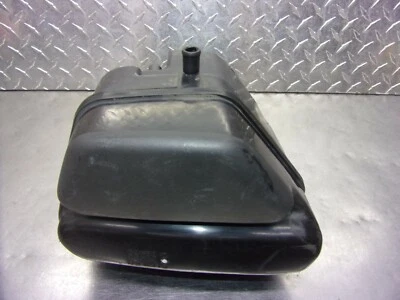 Caja de aire trasera 710 A SUZUKI INTRUDER VS 800 S50 2003 OEM  Foto 1 de 4