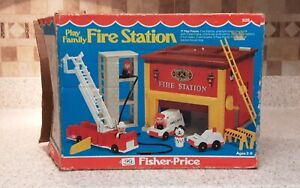 COMPLETE+ #928 FIRE STATION LOT AMAZING COND VINTAGE FISHER PRICE LITTLE PEOPLE