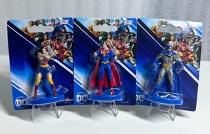 DC Liga de la Justicia Conjunto de 3 Mini Figuras Mujer Maravilla Superman Batman - Solo Juega - Imagen 1 de 8