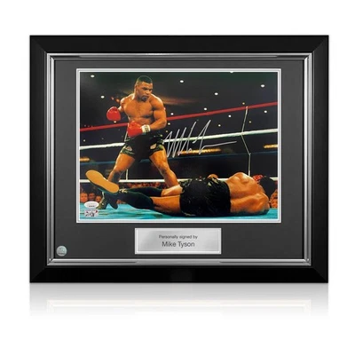 Von Mike Tyson signiertes Boxfoto: Berbick KO. Deluxe-Rahmen - Bild 1 von 3