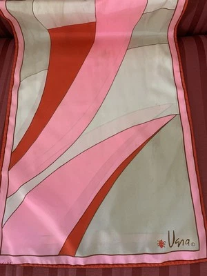 De colección. Bufanda de nailon Vera oblonga 14” x 43 1/2” enrollada a mano Japón ligera reparación Foto 1 de 4