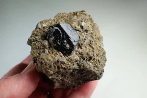 DIOPSIDE * ¡CRISTAL FINO NEGRO SOBRE MATRIZ!!! Paškapole, REPÚBLICA CHECA - Imagen 1 de 11