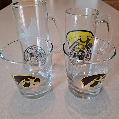 Glassware University of Iowa Hawkeyes: Four Glasses, Two Beer Steins, 2 Tumblers Cover