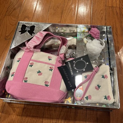 Mini bolso de regalo con caja de regalo con lazo rosa Madden Girl Foto 1 de 4