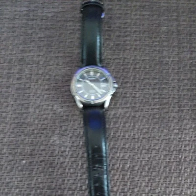 Reloj solar de titanio para hombre SEIKO correa de cuero azul marino Foto 1 de 4