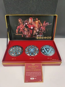 Marvel Studios The Infinity Saga Iron Man 3 Magnetic Light Up Emblems Set Box - Bild 1 von 11