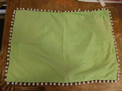 Pottery Barn Teen "Pana Verde con Pompones" Falsa Estándar Foto 1 de 4