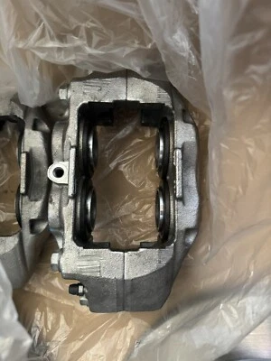 cadillac escalade 2021-2023 Set Of 2 Front Brake calipers - Image 1 of 3
