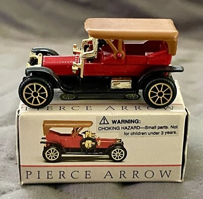 1910 Pierce Arrow Collectible Miniature Die-Cast Toy Car by Readers Digest - Image 1 of 4