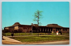 Postcard West Kentucky Parkway Service Plaza, Beavers Dam, Kentucky  - Picture 1 of 2