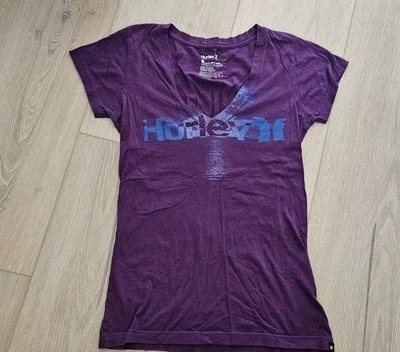 Camiseta para mujer Hurley morada y azul vintage talla pequeña con logotipo, cuello en V. Foto 1 de 4