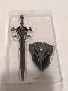 Wow World Of Warcraft Frostmourne Schwert und Schild Schlüsselanhänger - Bild 1 von 4