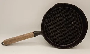 Vtg WMK Cast Iron Skillet Grill Pan Wooden Handle 8" - Picture 1 of 17