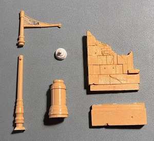 WARRIORS SCALE MODELS 35852 - STREET LAMP with WALL - 1/35 RESIN KIT - Picture 1 of 2