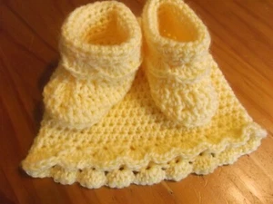 Handmade crochet set of light yellow twinkle yarn baby girl hat and booties - Picture 1 of 6