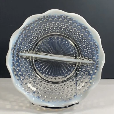 Fenton Hobnail Piedra Lunar Opalescente Blanco Transparente Festoneado Cuenco 1.5" x 7.75" De Colección Foto 1 de 4