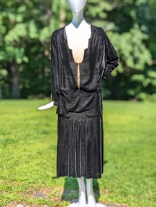 ART DECO 1920’S BLACK PANNE SILK VELVET DRESS W LACE INSERT FRONT - Picture 1 of 7