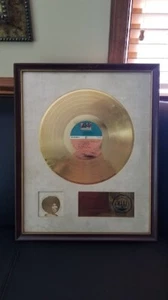 ROBERTA FLACK - "QUIET FIRE" RIAA GOLD RECORD AWARD PRESENTED WEA CHICAGO - Picture 1 of 6