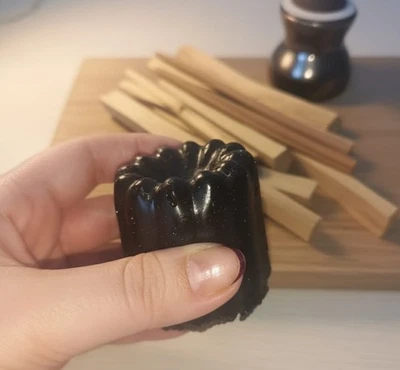 Taza pasteles incienso real sándalo negro Karantaka raro Rouhani 95 gramos pieza 1 Foto 1 de 4