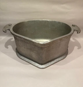 Vintage GUARDIAN SERVICE Ware Cast Aluminum Triangle Heart Roaster w/o Lid - Picture 1 of 4