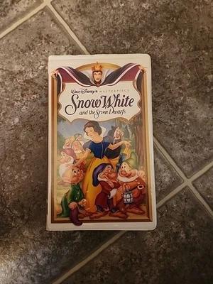 Disney Snow White And The Seven Dwarfs VHS 1994 Masterpiece Collection - Image 1 of 4