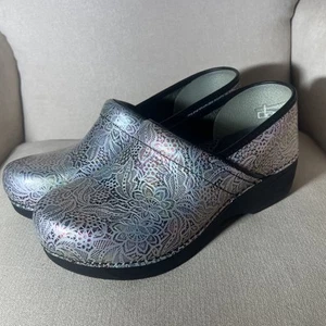 Neu Dansko XP 2.0 Spitzen Leder Blumen Clog Größe 41 EUR 10-10,5 US Stillschuhe - Bild 1 von 12